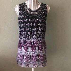 Stunning tunic, sleeveless, ties in back